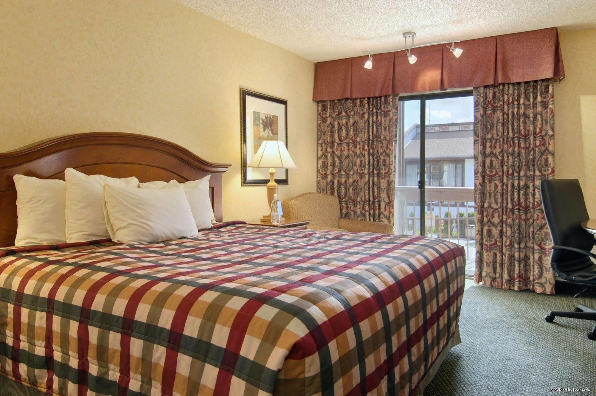 Red Lion Center 3*