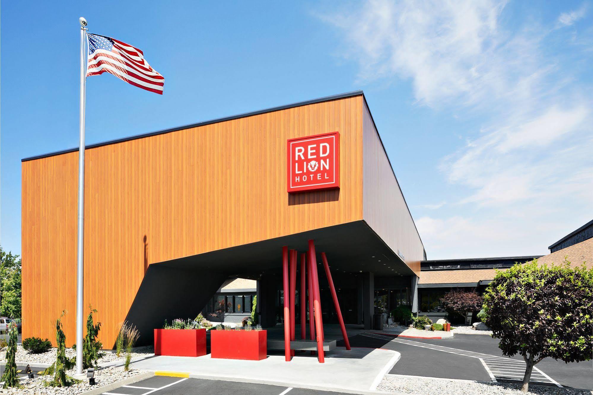 Red Lion Center Hotel 3*