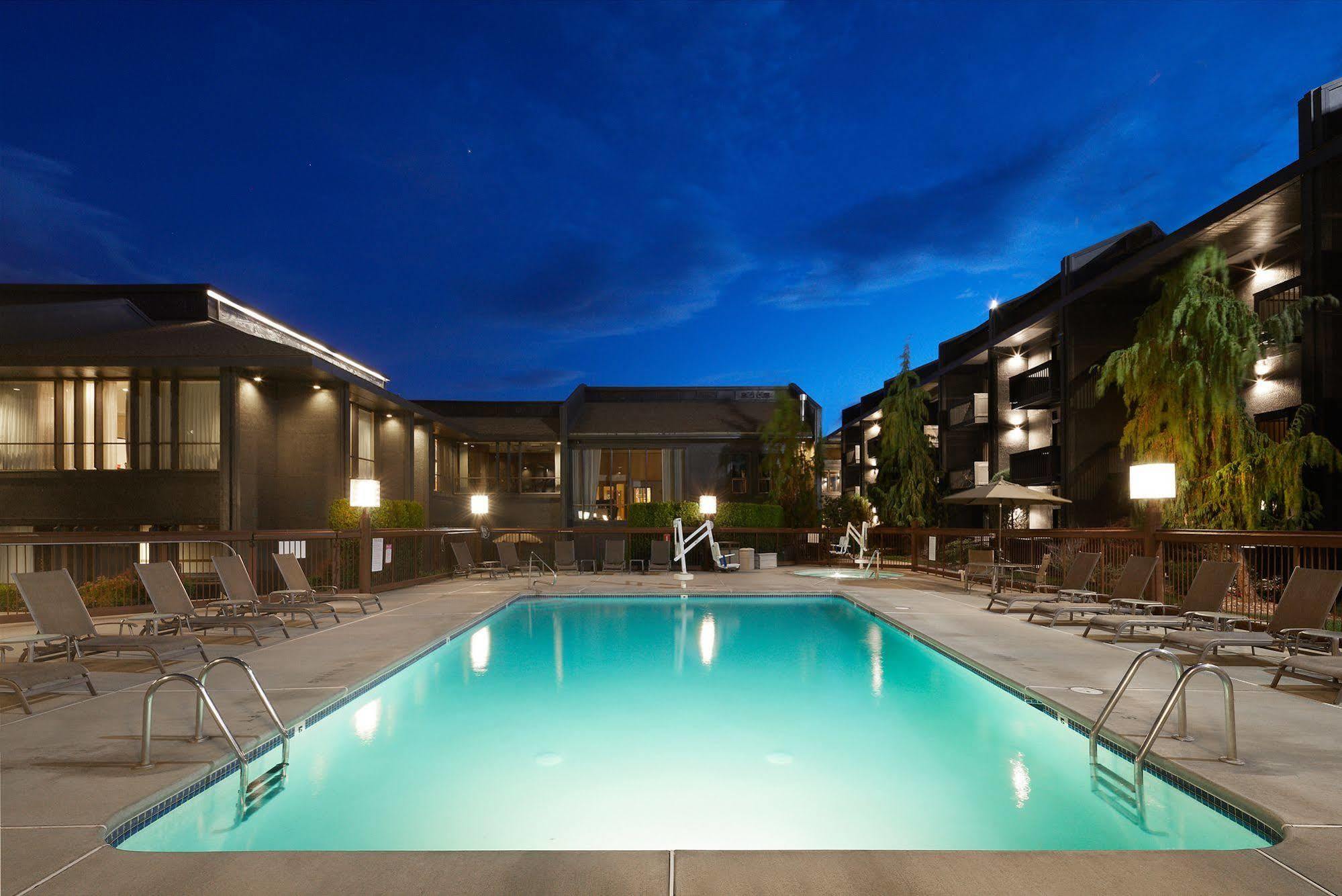 Red Lion Center Hotel